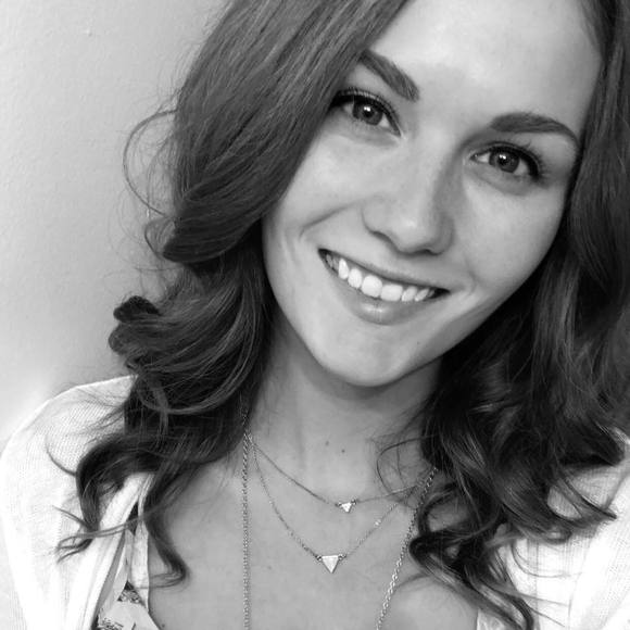 Meet your Posher, Shelbi - Picture 1 of 1